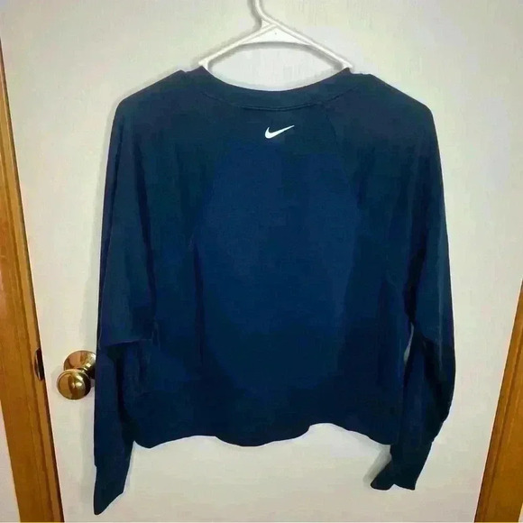 Nike Cropped Crewneck Sweatshirt Women Medium Teal Blue Drifit Long Sleeve - Picture 6 of 7